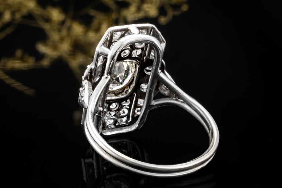 Antiker Ring mit Diamanten im Old Mine Cut Art déco in 950er Platin 