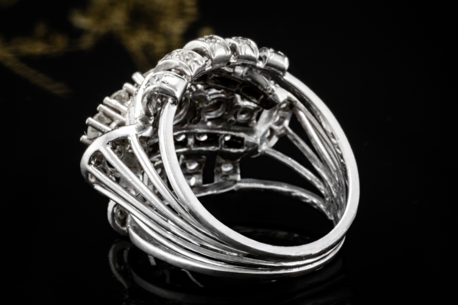 Vintage Cluster Ring mit Diamanten Goldschmiedearbeit in 750er Weißgold 