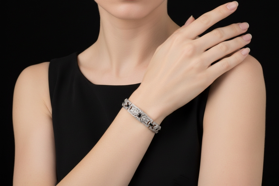 Antikes Armband mit Diamanten und Onyx Vollbesatz in 750er Weissgold 
