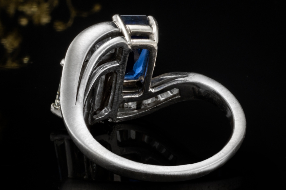 Beeindruckender Ring Blau Weiß mit Saphir und Diamanten in Weißgold 750 