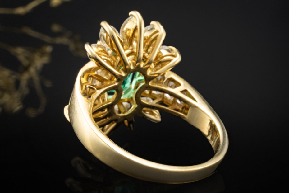 Ring im Sunburst Design Smaragd und Diamanten in Gelbgold 750 Handarbeit 