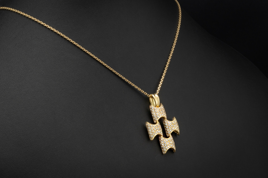 Victor Mayer Anhänger im Kreuz Design mit Diamanten in 750er Gelbgold 