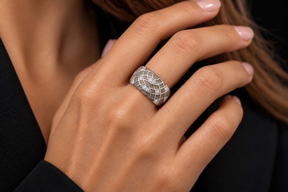 Leo Wittwer Ring mit Emaille Braun - Grau und Diamanten in Weißgold 750 