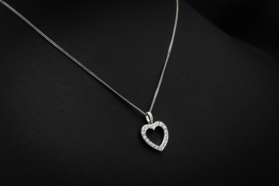 Tiffany & Co. Herz Anhänger mit Diamanten Vintage Modell in 950er Platin 