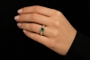 Klassischer Ring mit farbintensivem Smaragd und Diamanten in 750er Gold 