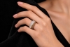 noor Pavé Ring mit weißen und braunen Diamanten in Weißgold Gelbgold 750 