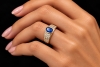 Ovaler Saphir Ring mit Diamanten in 750er Gelbgold Goldschmiedearbeit 