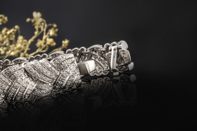 Armband mit Diamanten in 750er Weißgold Detailverliebtes Gliederarmband 