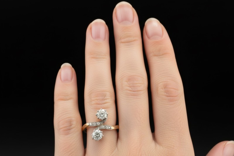 Antiker Ring feine Handarbeit mit Diamanten im Altschliff in Gelbgold 