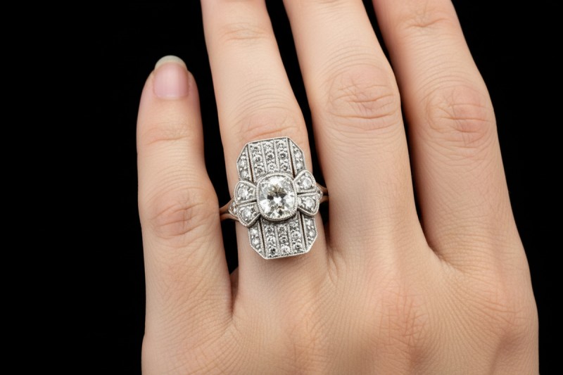 Antiker Ring mit Diamanten im Old Mine Cut Art déco in 950er Platin 