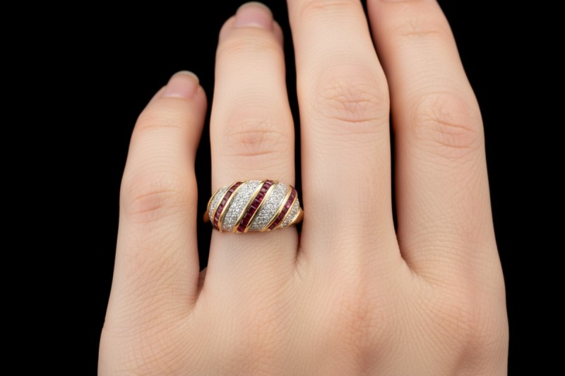 Ring Cocktailring mit Rubinen im Carréschliff und Diamanten Gelbgold 750 