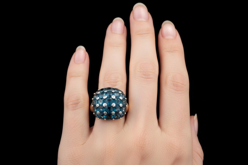 Ausgefallener Cocktailring Ring mit Blautopas und Diamanten in Gelbgold 