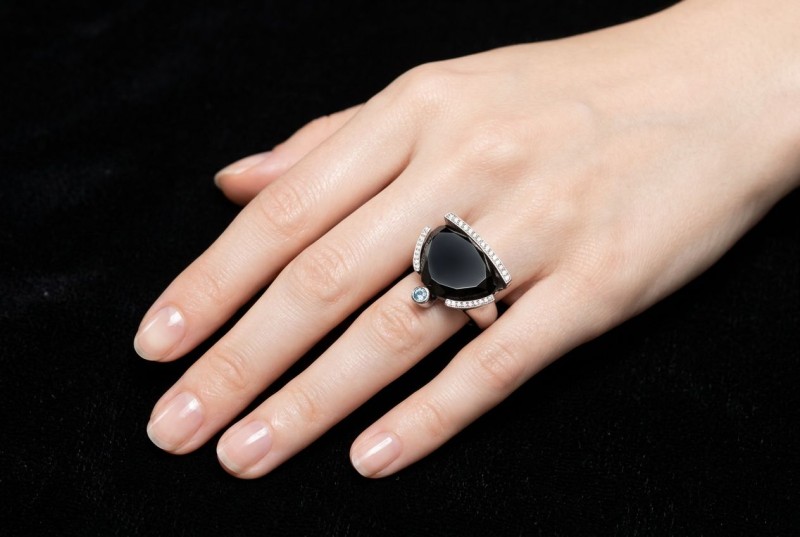 Ring Schwarzer Diamant mit 12 Carat Designer Handarbeit in Weißgold 750 