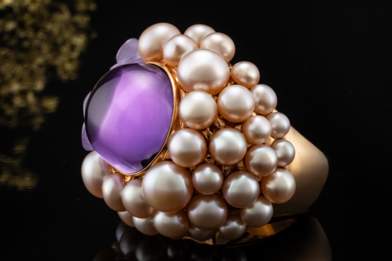 MIMÍ Cocktail Ring Blumen mit Amethyst Perlen und Jade in 750er Roségold 