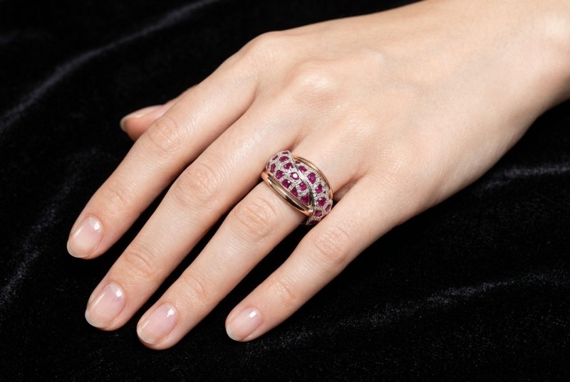 Mystischer Ring Rubin und Diamanten 750er Weißgold mit Roségold Akzenten 