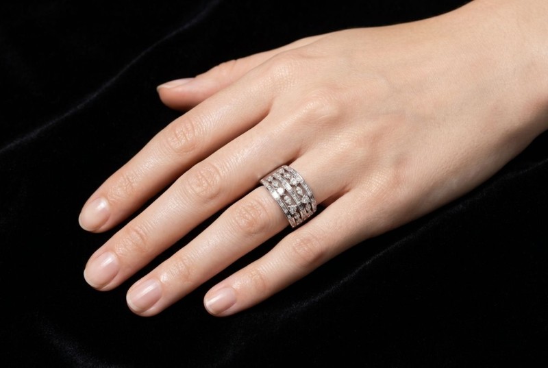 Breiter Herz Bandring mit Diamanten durchbrochen in 950er Platin Arbeit 