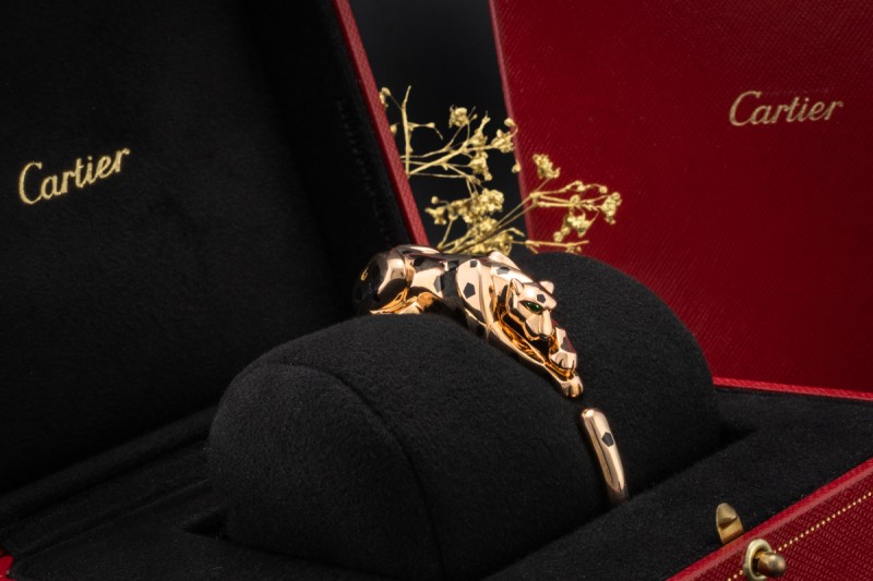 Panthère de Cartier Armreif mit Tsavorit und Onyx klappbar Roségold 750 
