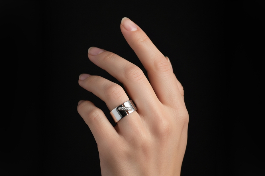 Chaumet Paris Ring Breiter Spannring mit Diamanten Massiv Weißgold 750 