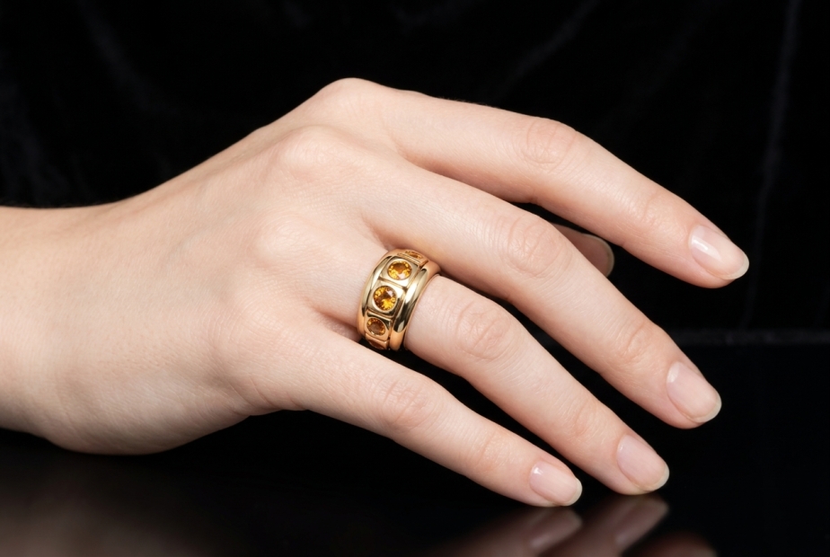 A. Odenwald Ring mit Orange Saphir massiv gefertigt in 750er Gelbgold 