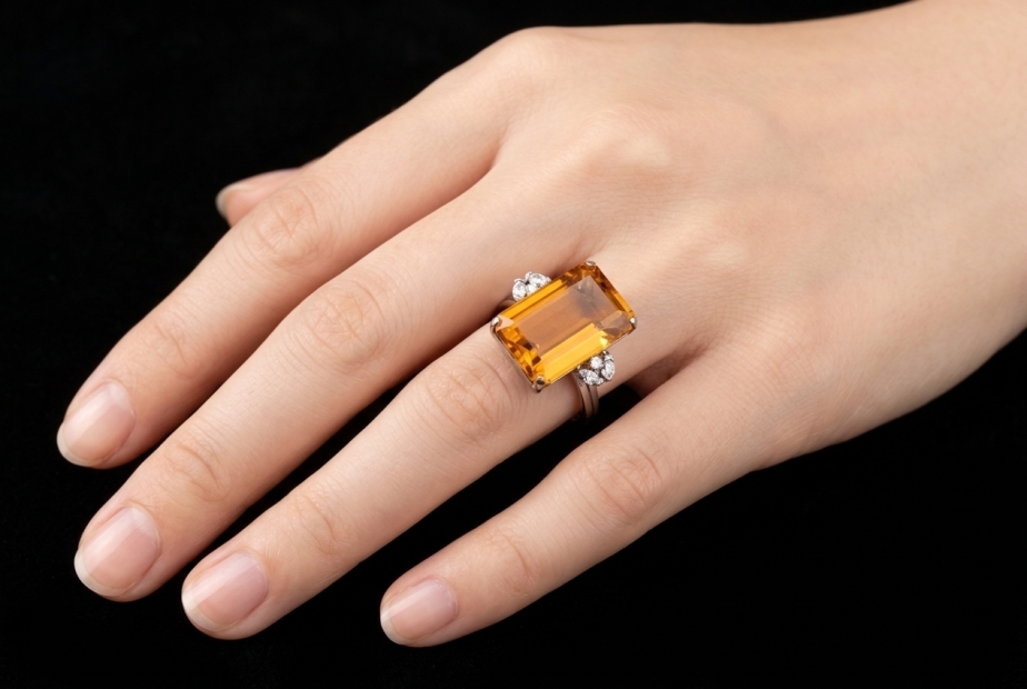 Ring im Art Déco Stil mit Citrin und Diamanten 750er Weißgold Handarbeit 