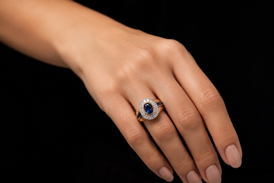 Prunkvoller Ring mit Saphir und Diamanten Massive 750er Gold Handarbeit 