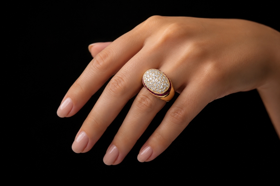 Ovaler Pavé Diamant Ring mit Rubinbesatz Gelbgold 750 Goldschmiedearbeit 