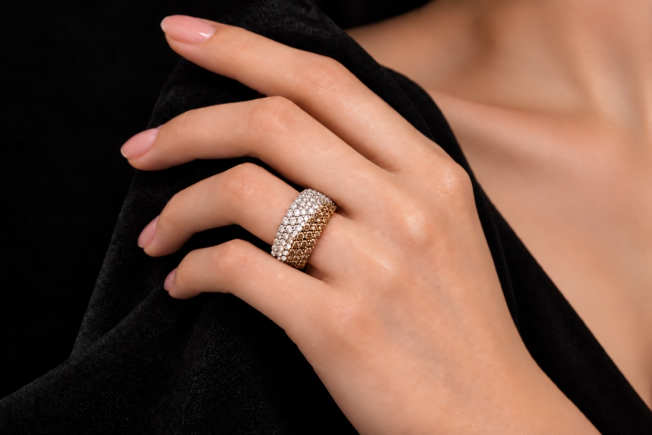 noor Pavé Ring mit weißen und braunen Diamanten in Weißgold Gelbgold 750 