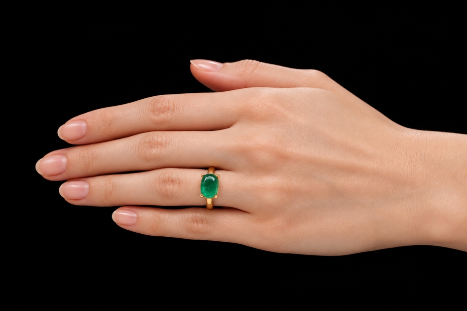 Smaragd Cabochon Ring Klassische Handarbeit modern in 750er Gelbgold 