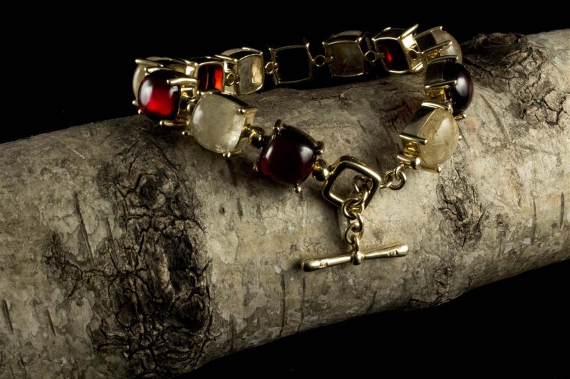 Armband mit 40 Carat Rutil Quarz & Granat Cabochons in 585er Gelbgold 