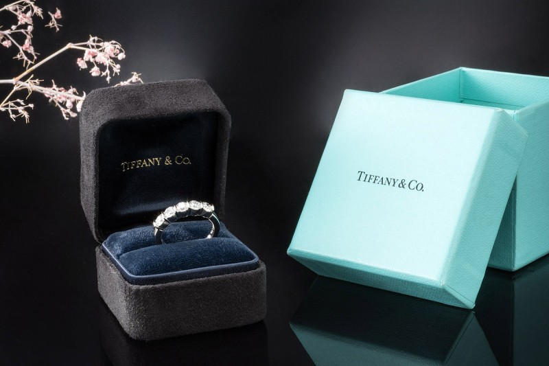 Tiffany & Co. Ring Halbkreis mit 5 großen Top Diamanten in 950er Platin 