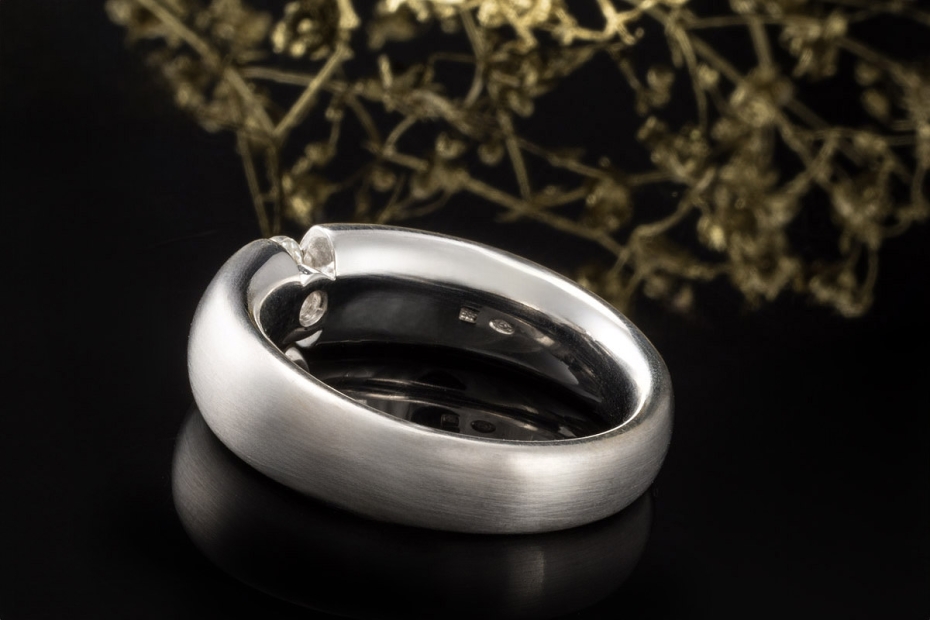 Spannring mit 1 Diamant Halbkaräter 0,50 Carat in Weißgold 585 gebürstet 