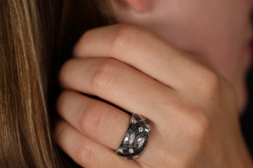 Leo Wittwer Ring mit Emaille Grau und Diamanten Brillanten Weißgold 750