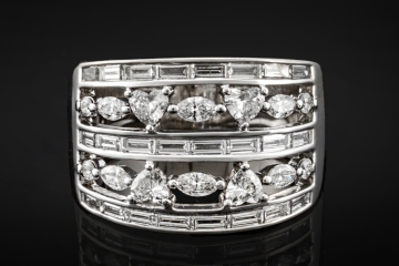 Breiter Herz Bandring mit Diamanten durchbrochen in 950er Platin Arbeit