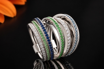 noor beweglicher Stapelring Diamanten Saphire Tsavorite in 750 Weißgold