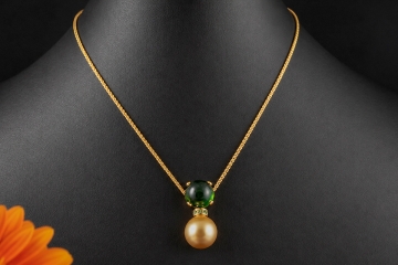 Collier mit Fidschi Perle Grüner Turmalin und Diamanten in Gelbgold 750