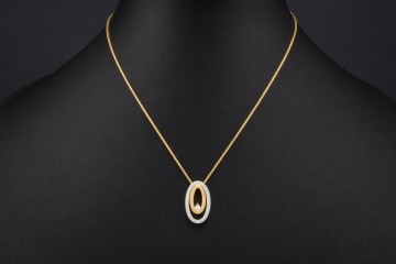 Ovales Collier mit Diamant Sportlich Elegant in 750er Gelbgold Weißgold